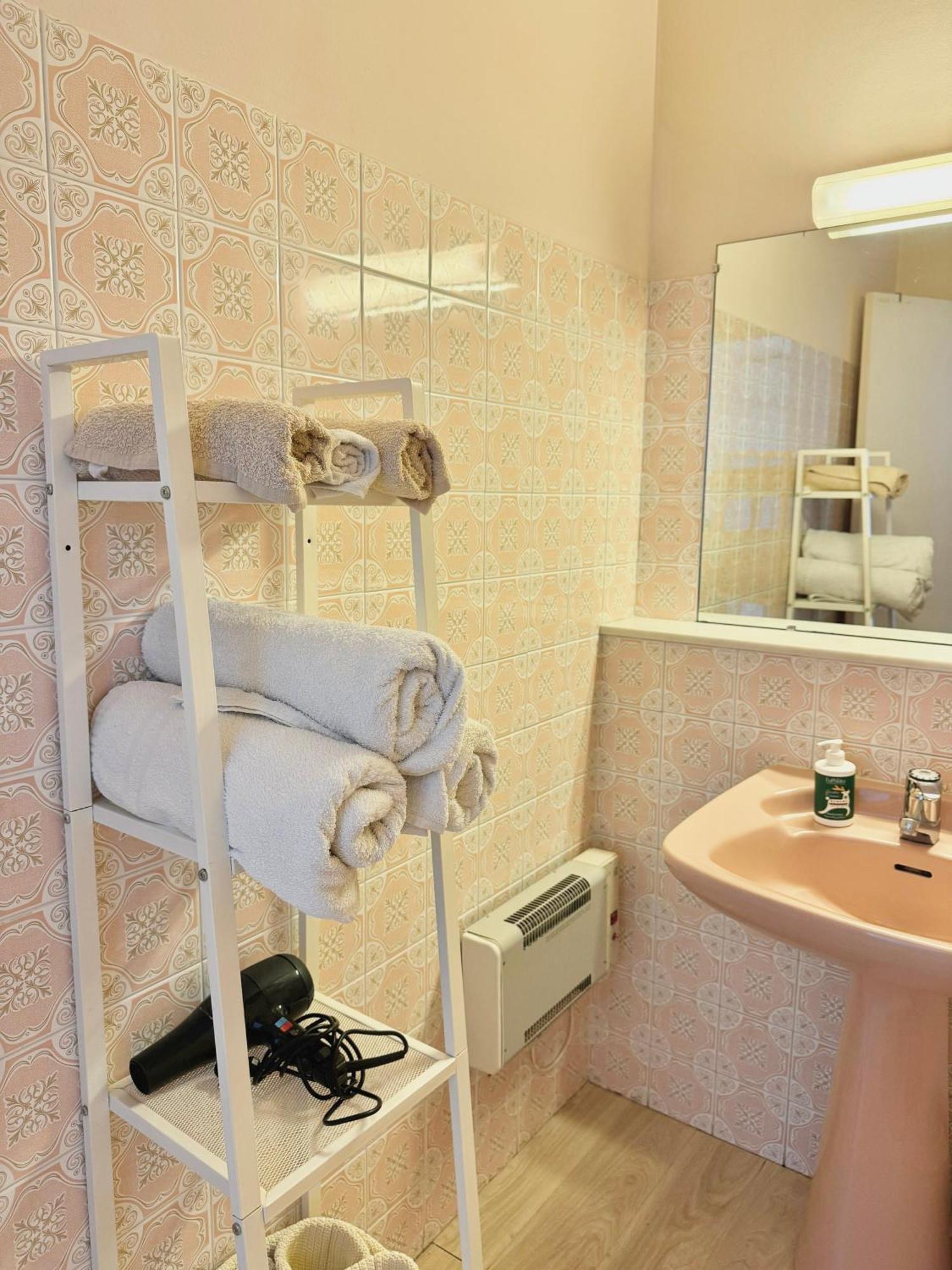 French Riviera Apartment With Swimming Pool And Free Parking Near Monaco 로퀴에브륀캡마르탱 외부 사진