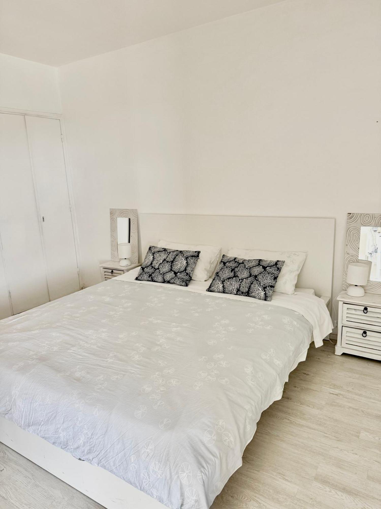 French Riviera Apartment With Swimming Pool And Free Parking Near Monaco 로퀴에브륀캡마르탱 외부 사진